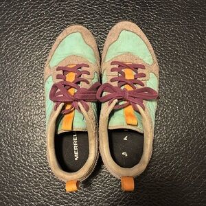 Size 9 Merrell Alpine sneakers
